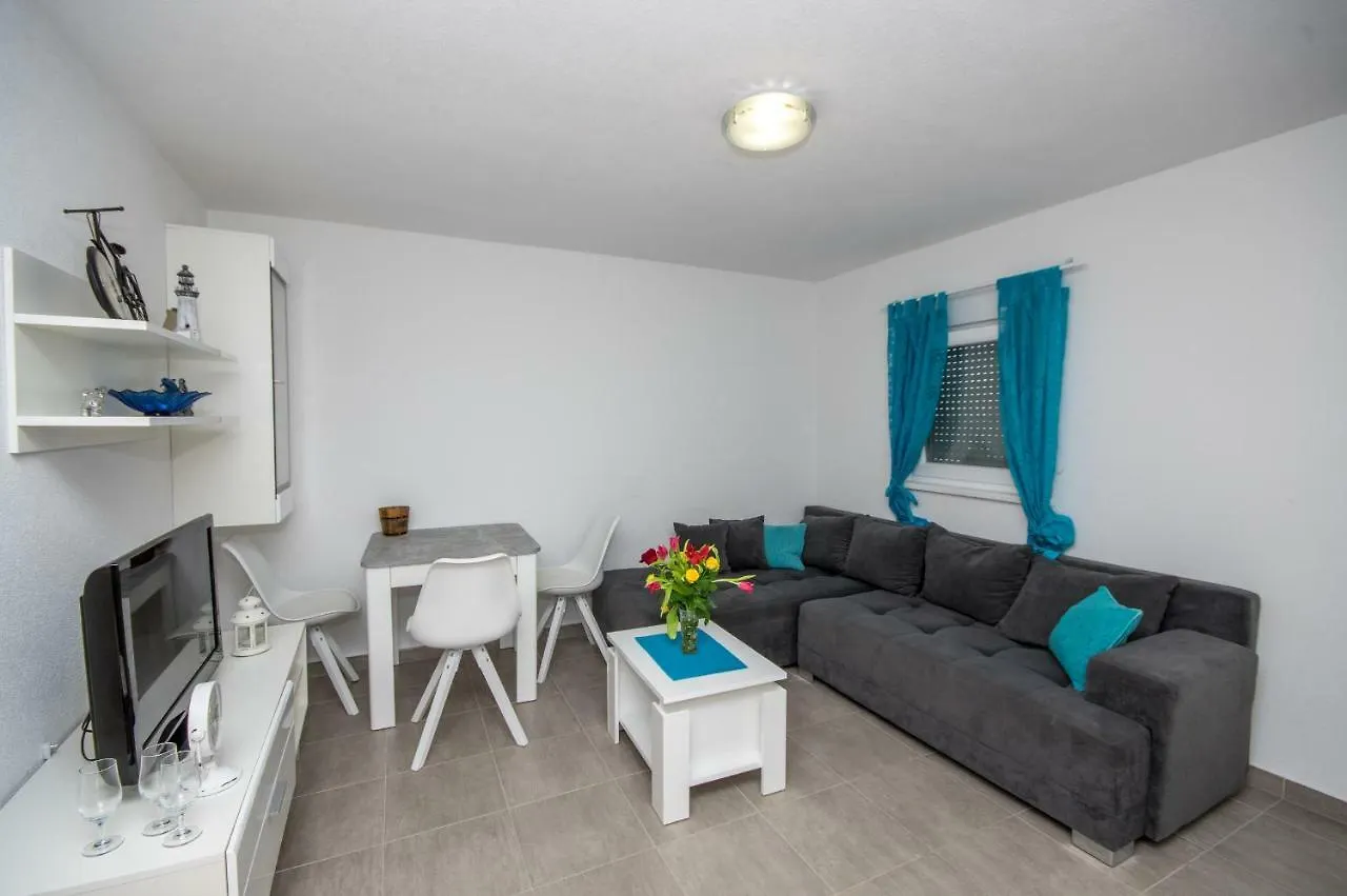 Villa Ivan Trogir 0*,  Croatia