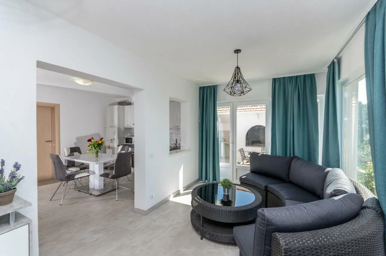 Villa Ivan Trogir 0*,  Croatia